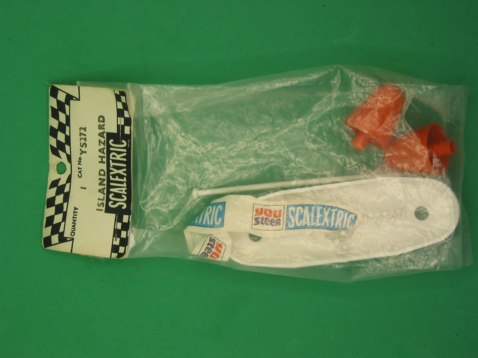 ORIGINAL SCALEXTRIC YS272 ISLAND HAZARD NEVER OPENED IN ORIGINAL BAG