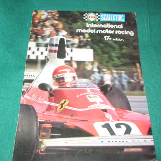 VINTAGE SCALEXTRIC catalogue 1976 17th  edition  good condition