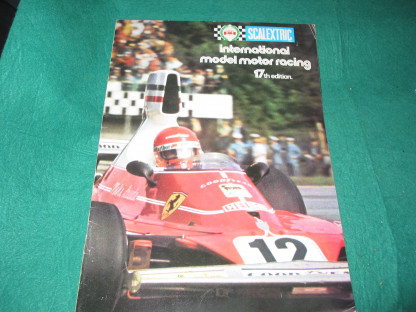 VINTAGE SCALEXTRIC catalogue 1976 17th  edition  good condition