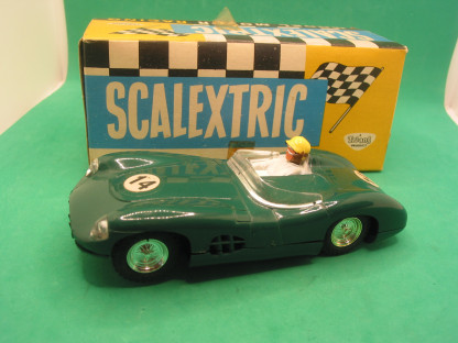 VINTAGE TRIANG SCALEXTRIC E2 C57 ASTON AMRTIN DBR #14 GREEN RUNS VERY WELL , NO MARKS - LIGHTS WORK INTIMITALY - ORIGINAL BULBS THAT WORK WHEN THEY FEEL LIKE IT!  NICE CRISP ORIGINAL BOX   VG+B