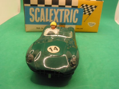 VINTAGE TRIANG SCALEXTRIC E2 C57 ASTON AMRTIN DBR #14 GREEN RUNS VERY WELL , NO MARKS - LIGHTS WORK INTIMITALY - ORIGINAL BULBS THAT WORK WHEN THEY FEEL LIKE IT!  NICE CRISP ORIGINAL BOX   VG+B - Image 7