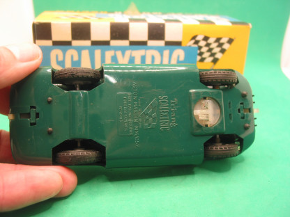 VINTAGE TRIANG SCALEXTRIC E2 C57 ASTON AMRTIN DBR #14 GREEN RUNS VERY WELL , NO MARKS - LIGHTS WORK INTIMITALY - ORIGINAL BULBS THAT WORK WHEN THEY FEEL LIKE IT!  NICE CRISP ORIGINAL BOX   VG+B - Image 4