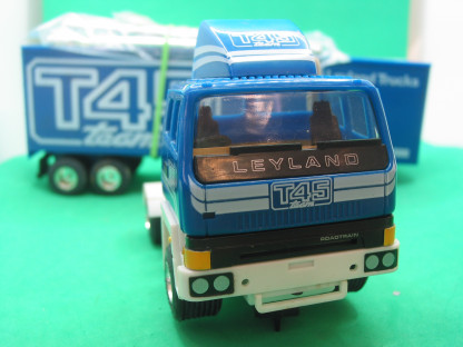 SCALEXTRIC T45 LEYLAND ROAD TRAIN nice condition - the white base of the truck is still white and not faded - chrome is on its sprue truck appears to be unrun - the box is included but would describe only as fair - Image 11
