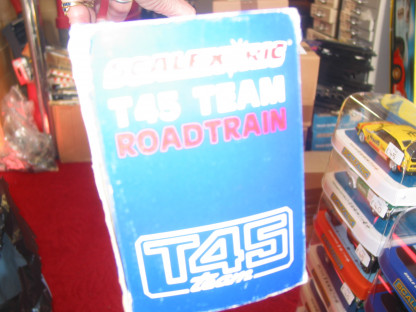 SCALEXTRIC T45 LEYLAND ROAD TRAIN nice condition - the white base of the truck is still white and not faded - chrome is on its sprue truck appears to be unrun - the box is included but would describe only as fair - Image 4