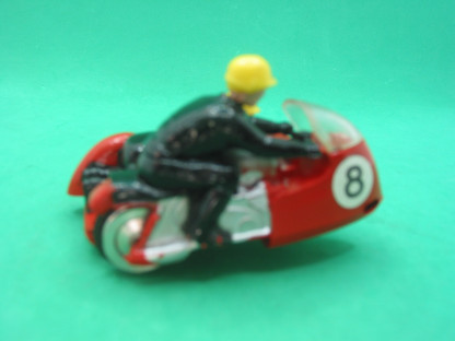 VINTAGE TRIANG SCALEXTRIC B1 TYPHOON MOTORCYCLE RED RARE 3 WHEEL VERSION RED #8 UNBOXED EXCELLENT CONDITION - Image 5