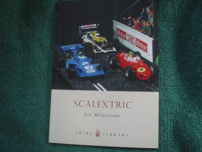 BOOK small soft cover -- SCALEXTRIC Jon Mountfort  excellent