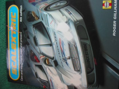book SCALEXTRIC CARS AND EQUIPMENT PAST AND PRESENT  5TH EDITION VERY GOOD  CONDITON - Image 2