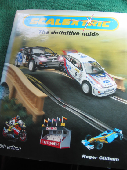 book SCALEXTRIC THE DIVINITIVE  GUIDE  6TH EDITION EXCELLENT CONDITON