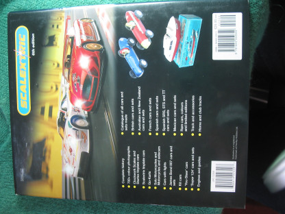 book SCALEXTRIC THE DIVINITIVE  GUIDE  6TH EDITION EXCELLENT CONDITON - Image 3