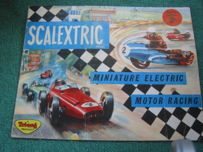 SCALEXTRIC  CATALOGUE 4th     EDITION  1963 some crease but complete