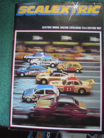 SCALEXTRIC  CATALOGUE 23rd    EDITION  1982 + price list EXCELLENT