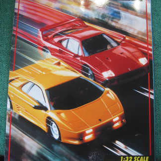 SCALEXTRIC  CATALOGUE 33rd  EDITION  1992 + price list EXCELLENT