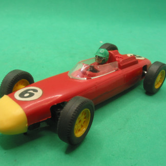 TRIANG SCALEXTRIC C86 FORMULA JUNIR PORSCHE #6 DARK RED VERSION yellow nose #6