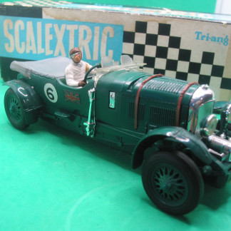VINTAGE TRIANG SCALEXTRIC C64 BENTLEY GREEN  #6  1060'S ISSUE  - ALL ORIGINAL CAR INCLUDING THE EXHAUST - WITH ORIGINAL BOX ALTHOUGH THIS IS STAINED VG+ CONDITION