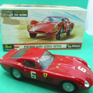 REVELL FERRARI 250 GTO 1/32 SCALE good build ,some dots in the lacquer on the roof and scren - overall looks nice with a nice original box very good