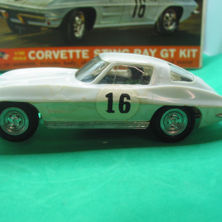 REVELL MODEL RACER CORVETTE STING RAY GT KIT WHITE #16 WITH GOOD CONDITION ORIGINAL BOX