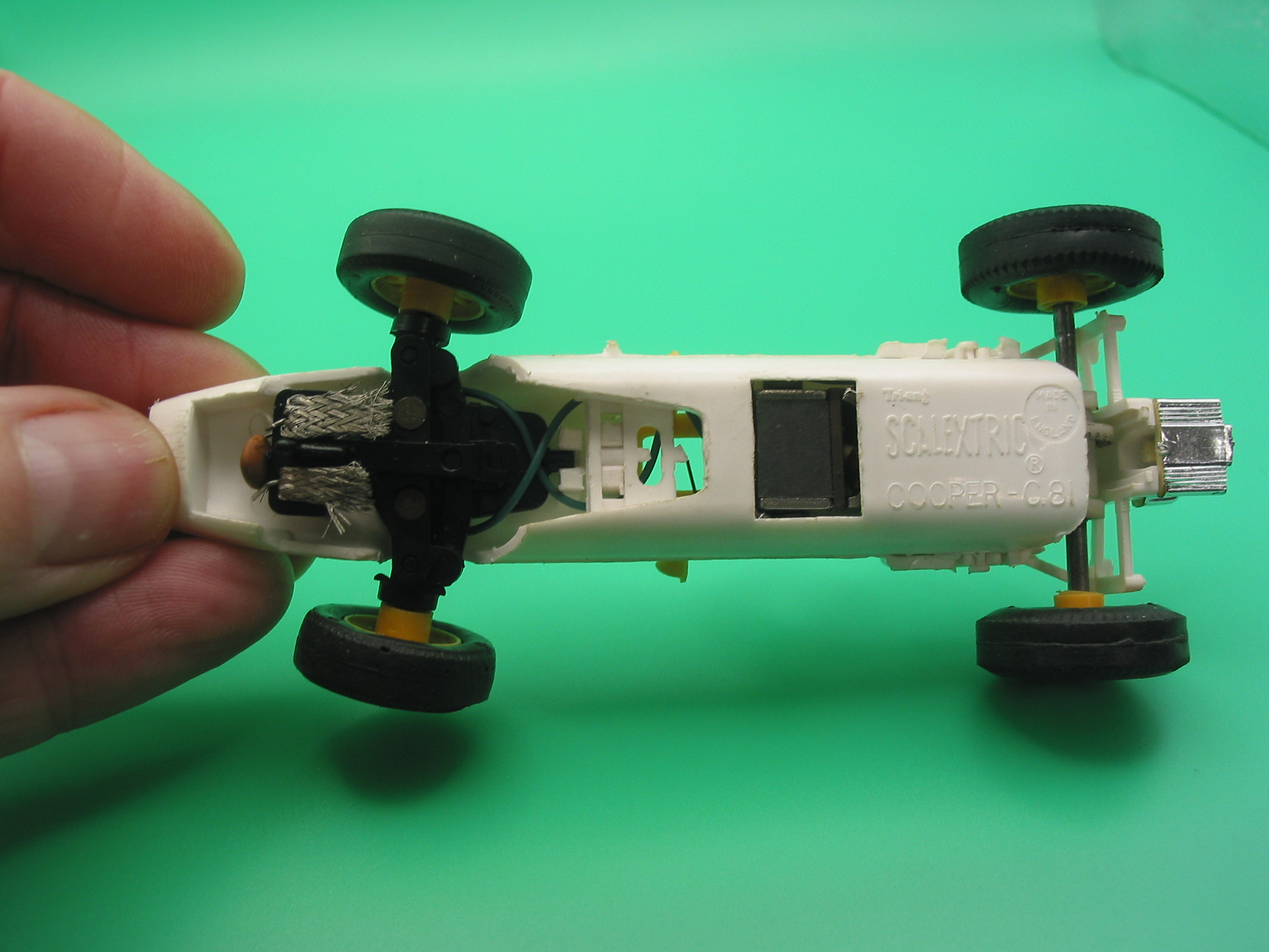 TRIANG SCALEXTRIC C81 COOPER FORMULA JUNIOR WHITE - DRIVER IS CAST IN YELLOW PLASTIC POSSIBLY A PROTO TYPE CAR - ALL THE C81 COOPERS NORMALLY HAVE DRIVERS CAST IN WHITE (RED CAR) AND BLUE (WHITE CAR) THE BEIGE DRIVERS HELMET IS ALSO UNIQUE TO THIS CAR . CAR APPEARS UNRUN GUIDE HAS NO SCRATCHES, NO MARKS ON THE WHITE BODY. LOVELY COLLECTORS ITEM - Image 3