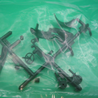 ORIGINAL SCALEXTRIC SPARE - ORIGINAL FACTORY SPRUE OF SECOND SERIES BENTLEY PARTS - FULL SET OF MUDGUARDS, HEADLAMP STALKS, PARTS TO HOLD THE SPARE WHEEL, STEERING WHEEL. WHEEL SPACERS  (REF13)