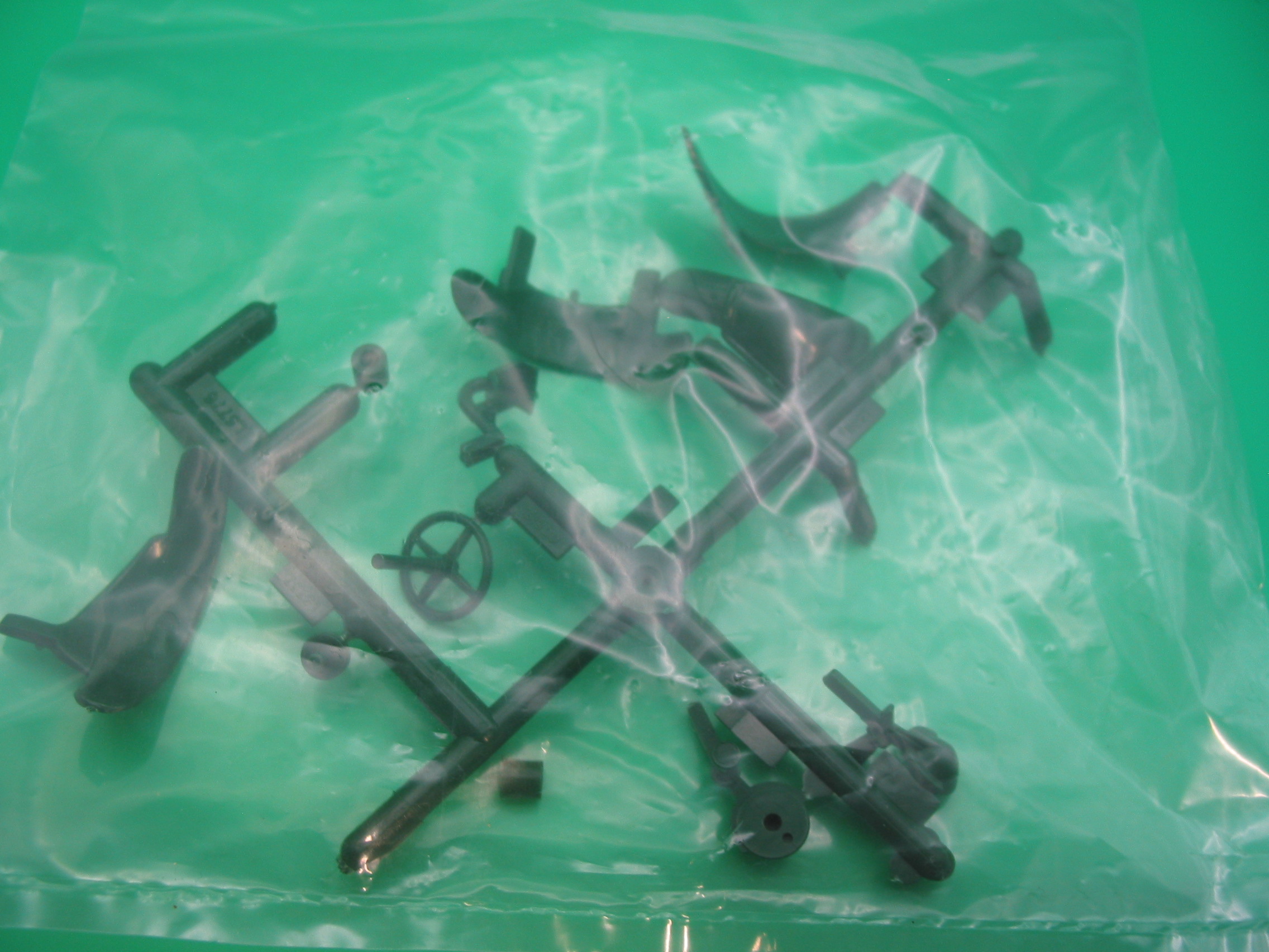 ORIGINAL SCALEXTRIC SPARE - ORIGINAL FACTORY SPRUE OF SECOND SERIES BENTLEY PARTS - FULL SET OF MUDGUARDS, HEADLAMP STALKS, PARTS TO HOLD THE SPARE WHEEL, STEERING WHEEL. WHEEL SPACERS (REF13)