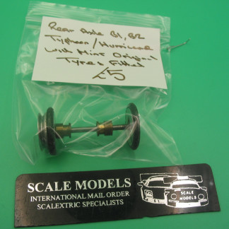 SCALEXTRIC ORIGINAL SPARE  REAR AXLE B1/B2 TYPHOON /HURRICANE WITH MINT ORIGINAL TYRES FITTED (REF 41)