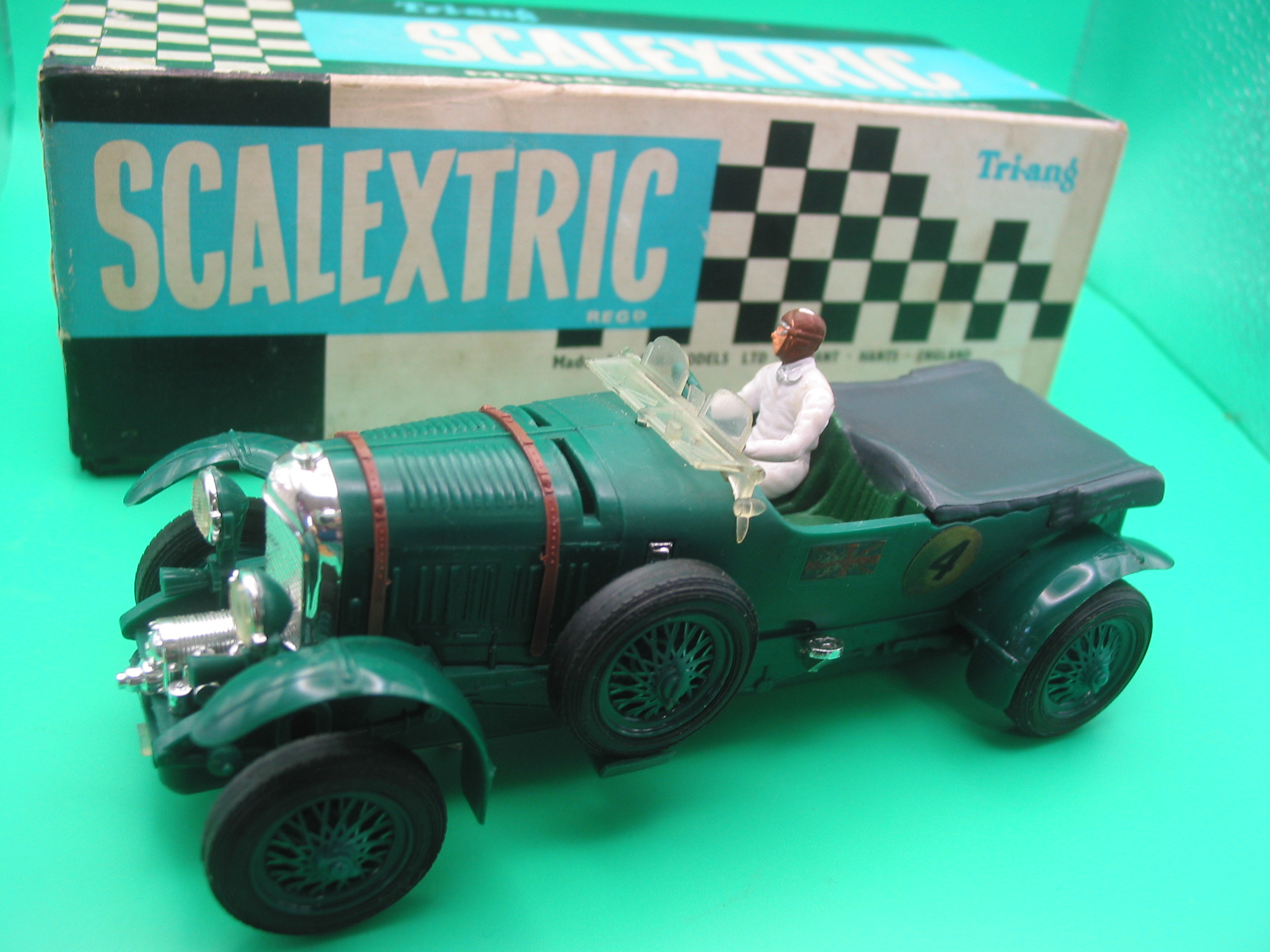 VINTAGE TRIANG SCALEXTRIC C64 BENTLEY GREEN vintage 1960's first issue all original Picture on the box, you can still see the original price £2-9-6 instructions still in the box - Image 8