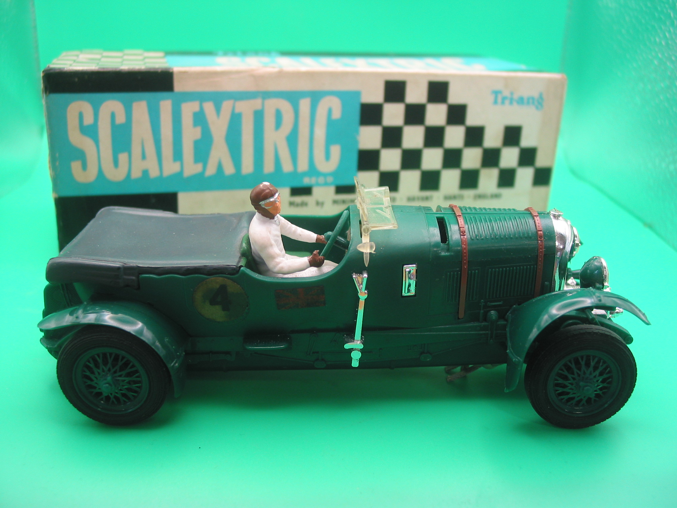 VINTAGE TRIANG SCALEXTRIC C64 BENTLEY GREEN vintage 1960's first issue all original Picture on the box, you can still see the original price £2-9-6 instructions still in the box - Image 6