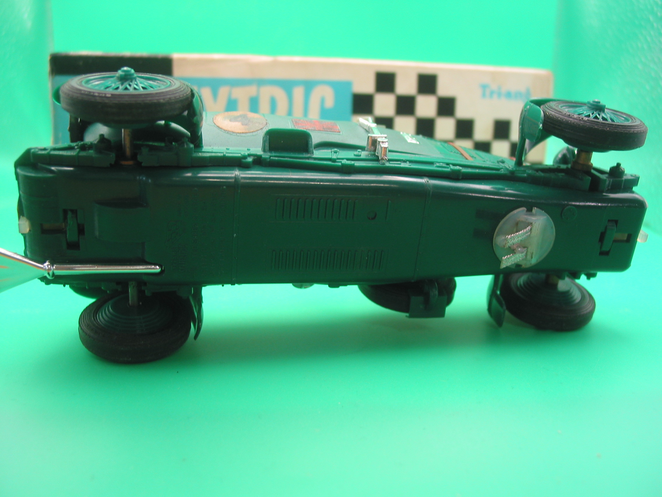 VINTAGE TRIANG SCALEXTRIC C64 BENTLEY GREEN vintage 1960's first issue all original Picture on the box, you can still see the original price £2-9-6 instructions still in the box - Image 4