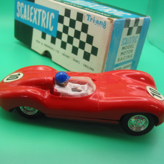 VINTAGE TRIANG SCALEXTRIC C60 JAGUAR D TYPE RED TYPE 1 LOOP BRAID WITH ORIGINAL BOX VG