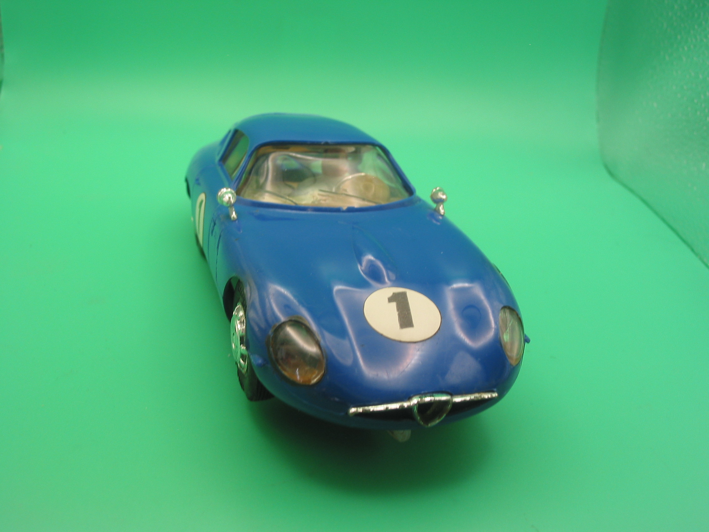 VINTAGE TRIANG SCALEXTRIC 24C/100 ALFA ROMEO GTZ 1/24TH SCALE ORIGINAL MIRRORS IN VERY GOOD CONDITION THE REAR VALANCE IS A VERY SLIGHT DIFFERENT SHADE OF BLUE, BUT THIS IS TO BE EXPECTED AS THE WERE MOULDED SEPARATLY - STANDS REALLY WELL -- VG UNBOXED - Image 8