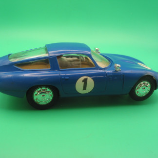 VINTAGE TRIANG SCALEXTRIC 24C/100 ALFA ROMEO GTZ 1/24TH SCALE ORIGINAL MIRRORS IN VERY GOOD CONDITION THE REAR VALANCE IS A VERY SLIGHT DIFFERENT SHADE OF BLUE, BUT THIS IS TO BE EXPECTED AS THE WERE MOULDED SEPARATLY - STANDS REALLY WELL -- VG UNBOXED