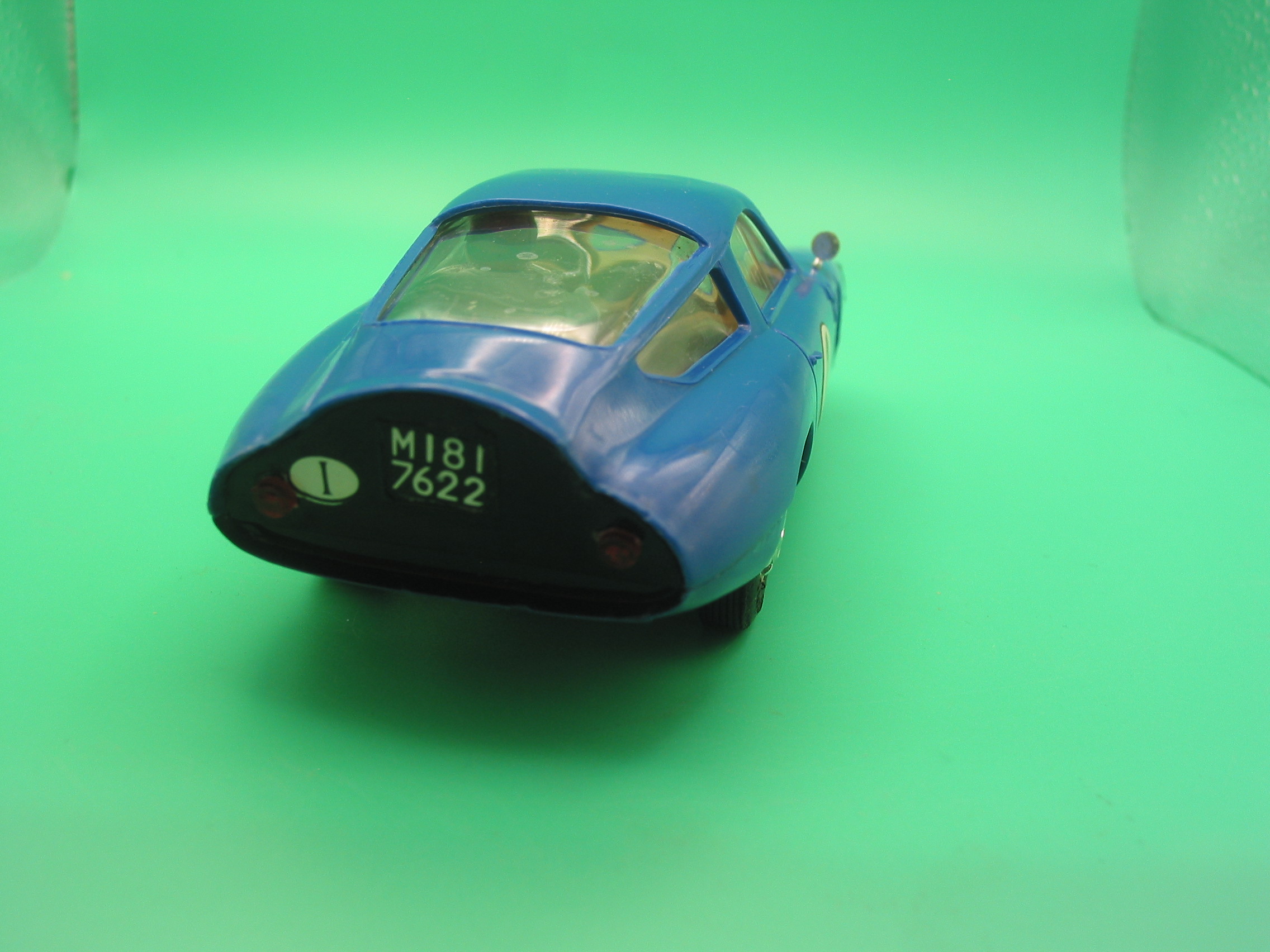 VINTAGE TRIANG SCALEXTRIC 24C/100 ALFA ROMEO GTZ 1/24TH SCALE ORIGINAL MIRRORS IN VERY GOOD CONDITION THE REAR VALANCE IS A VERY SLIGHT DIFFERENT SHADE OF BLUE, BUT THIS IS TO BE EXPECTED AS THE WERE MOULDED SEPARATLY - STANDS REALLY WELL -- VG UNBOXED - Image 6
