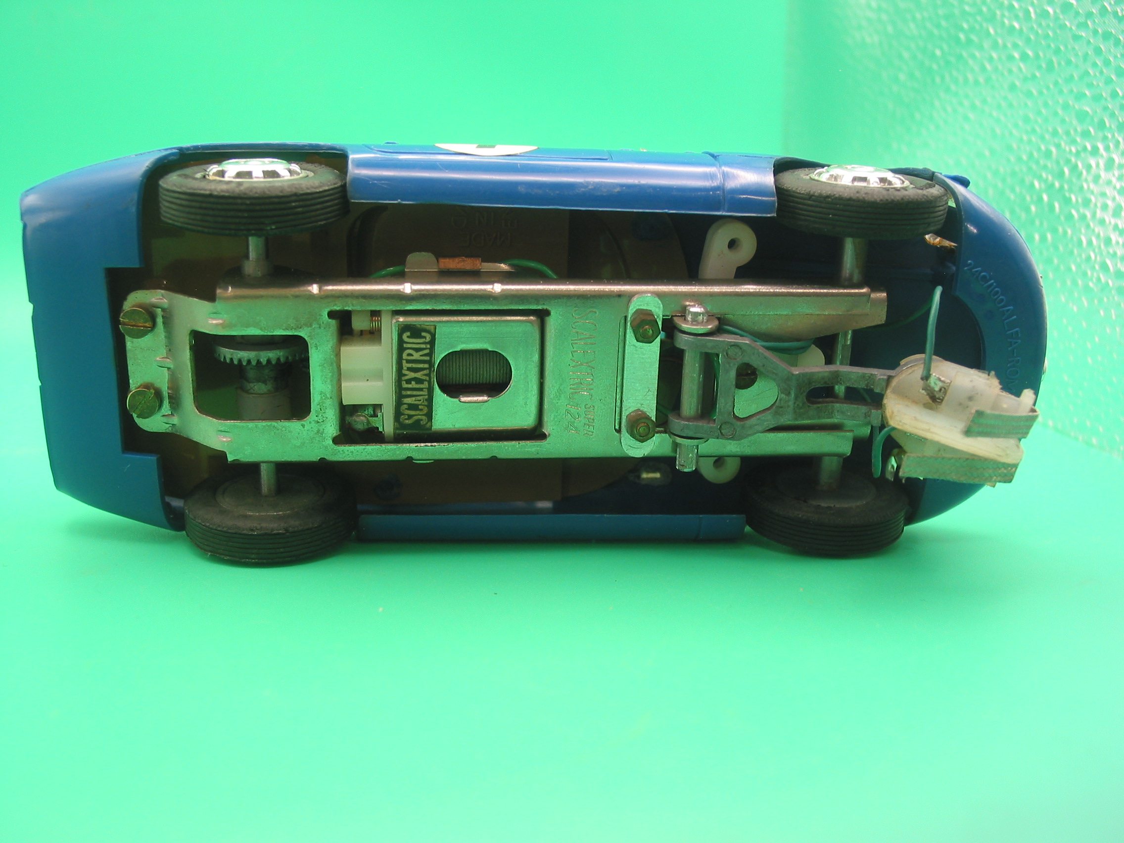 VINTAGE TRIANG SCALEXTRIC 24C/100 ALFA ROMEO GTZ 1/24TH SCALE ORIGINAL MIRRORS IN VERY GOOD CONDITION THE REAR VALANCE IS A VERY SLIGHT DIFFERENT SHADE OF BLUE, BUT THIS IS TO BE EXPECTED AS THE WERE MOULDED SEPARATLY - STANDS REALLY WELL -- VG UNBOXED - Image 3