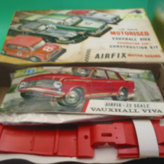 AIRFIX MOTOR RACING 1/32 SCALE MOTORISED VAUXHALL VIVA PRODUCTION CAR CONSTRUCTION KIT - AMAZING UNBUIT KIT- SEE PICTURES