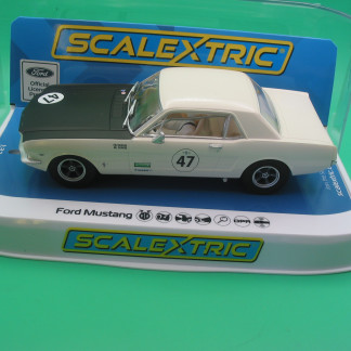 SCALEXTRIC C4353 FORD MUSTANG BILL AND FRED SHEPHERD GOODWOOD REVIVAL  BNIB DPR WHITE BLACK BONNET #47