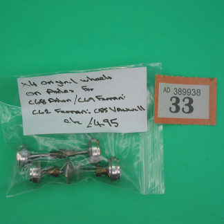 SCALEXTRIC ORIGINAL SPARE 4 X ORIGINAL WHEELS ON AXLES FOR C68 ASTON C69 FERRARI C62 FERRARI C55 VANWALL ETC   REF (33)