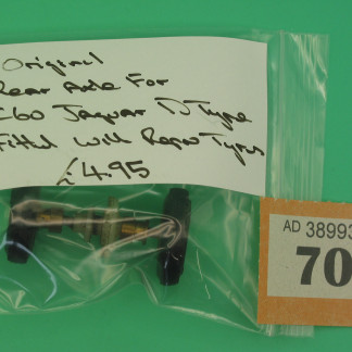 SCALEXTRIC ORIGINAL  SPARE REAR AXLE FOR C60 JAGUAR D TYPE FITTED WITH REPRO TYRES REF 70