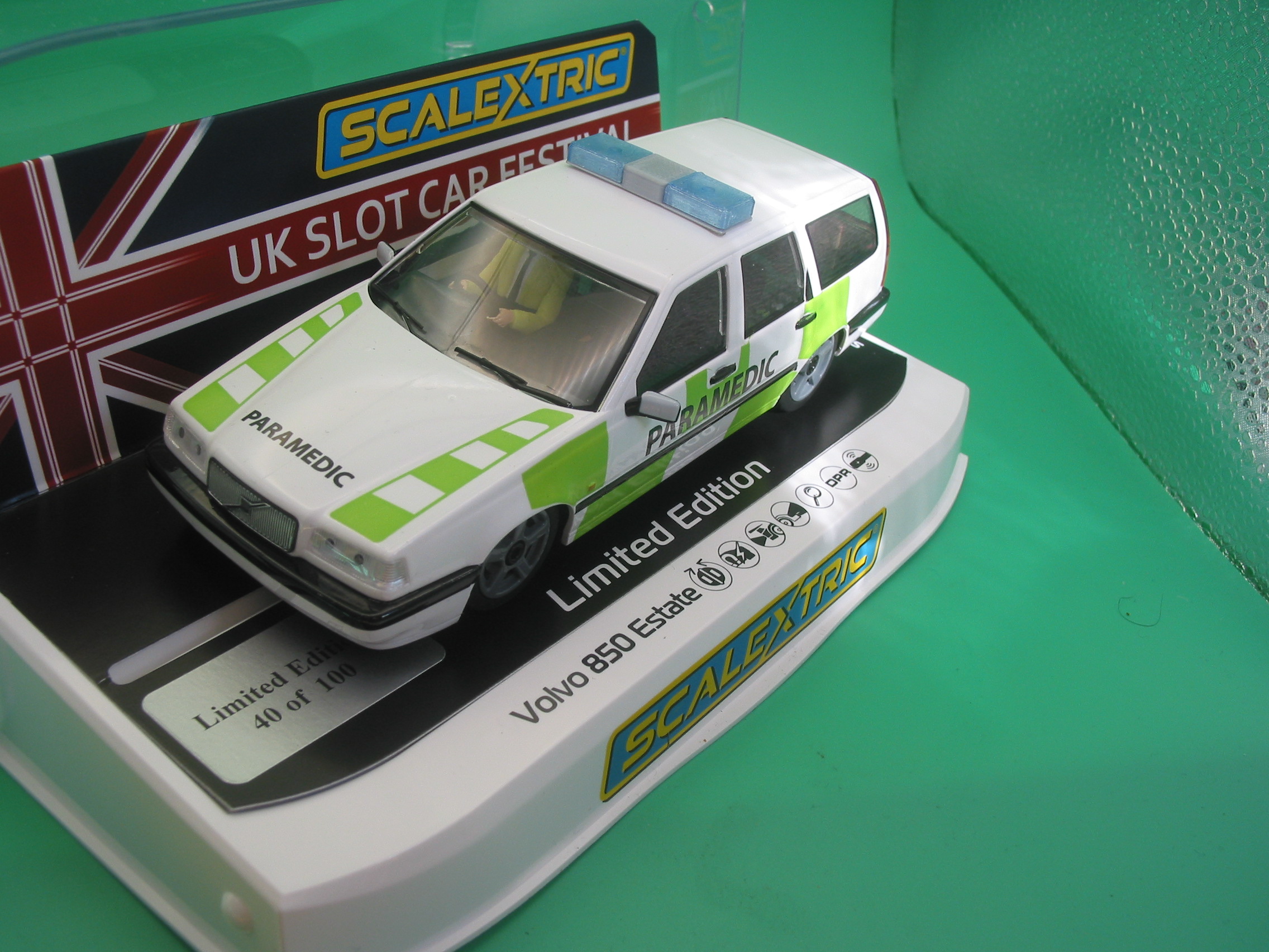 SCALEXTRIC UKSF UK SLOT CAR FESTIVAL PARAMEDIC VOLVO ESTATE #40/100 LIMITED EDITION - Image 5