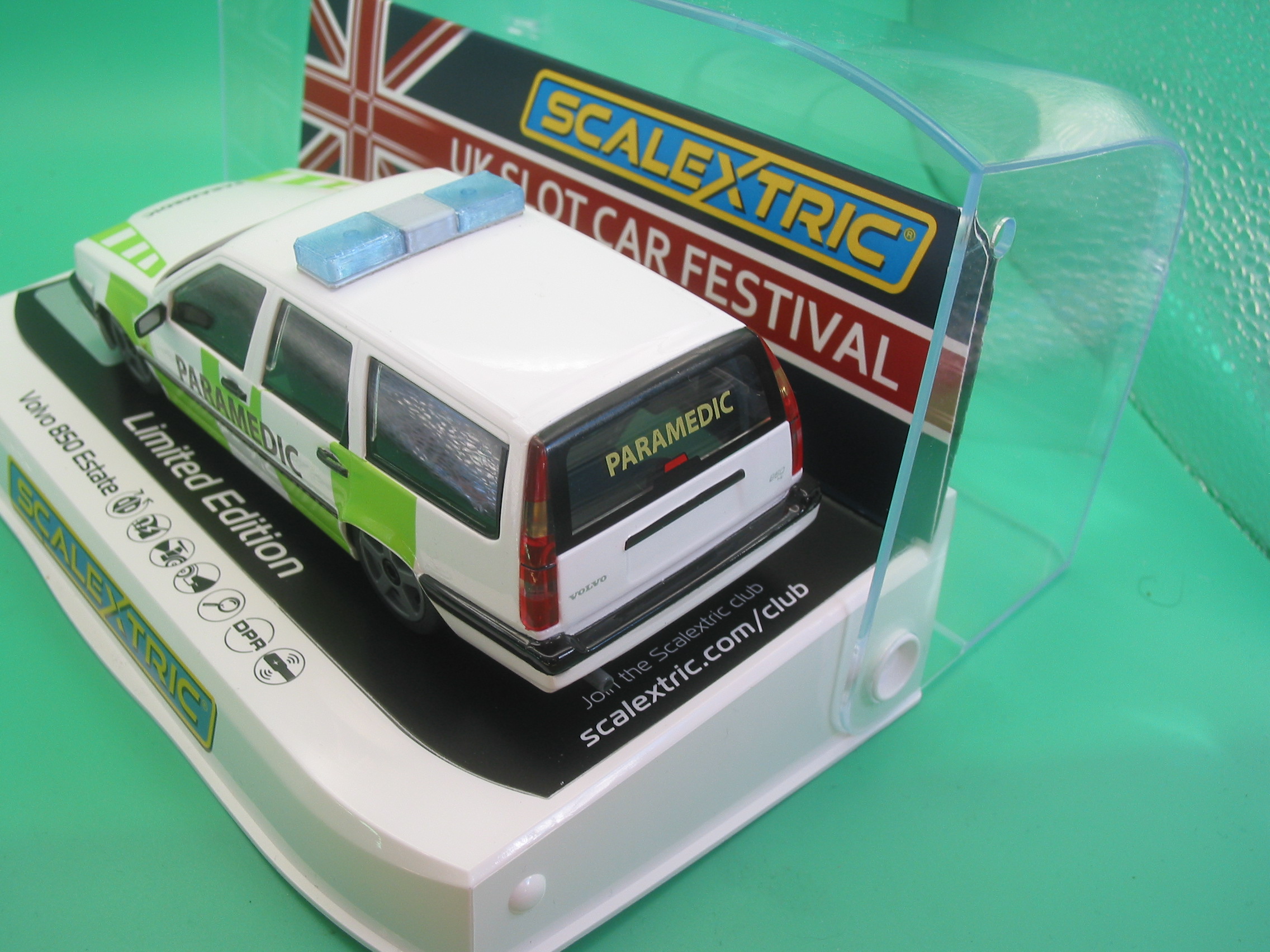 SCALEXTRIC UKSF UK SLOT CAR FESTIVAL PARAMEDIC VOLVO ESTATE #40/100 LIMITED EDITION - Image 4