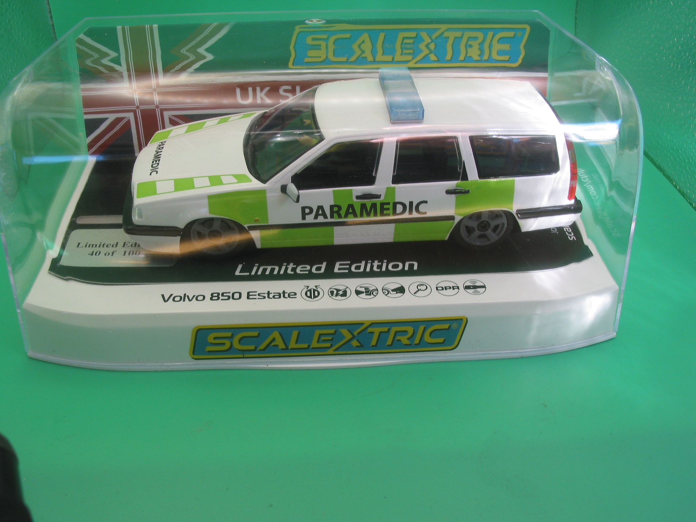 SCALEXTRIC UKSF UK SLOT CAR FESTIVAL PARAMEDIC VOLVO ESTATE #40/100 LIMITED EDITION - Image 3