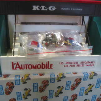 SCALEXTRIC VINTAGE A/209 meccano triang 'TRIBUNE ' FRENCH GRANDSTAND 'KLG ADVERT ON TOP ' NICE EARLY BOX PAINTED FIGURES DRIAN PIPE AND FLAGS