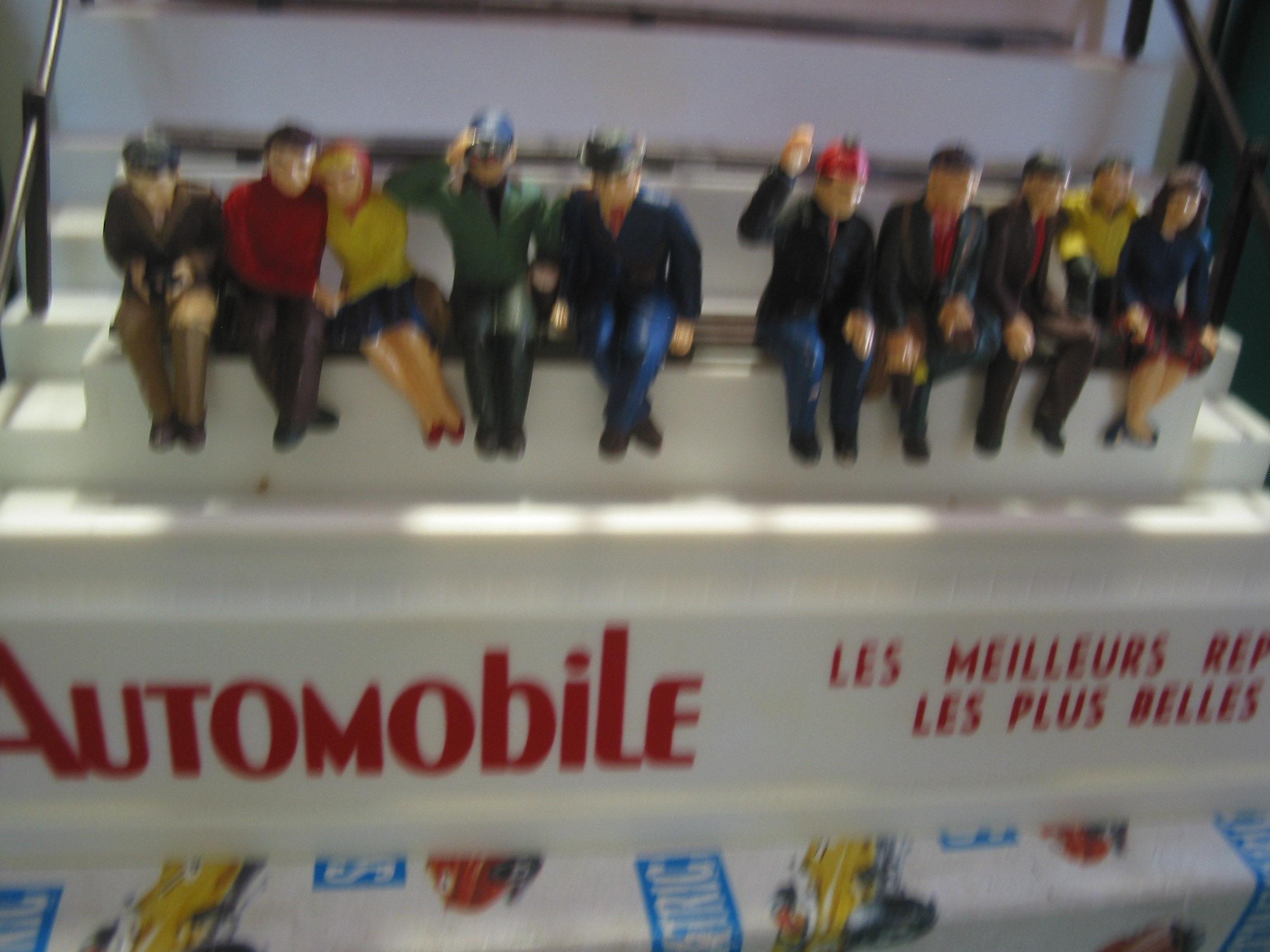 SCALEXTRIC VINTAGE A/209 meccano triang 'TRIBUNE ' FRENCH GRANDSTAND 'KLG ADVERT ON TOP ' NICE EARLY BOX PAINTED FIGURES DRIAN PIPE AND FLAGS - Image 7